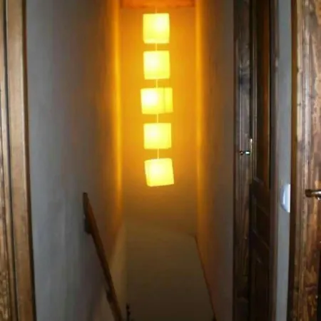 Welcoming House In With Comforts