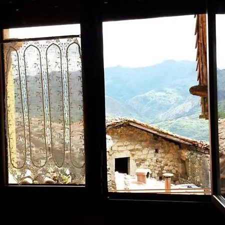Welcoming House In With Comforts Bermiego