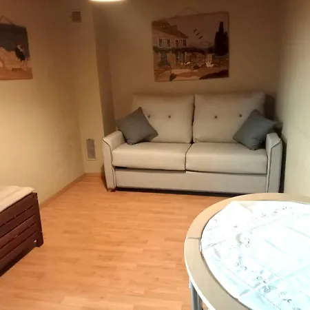 Welcoming House In With Comforts Bermiego